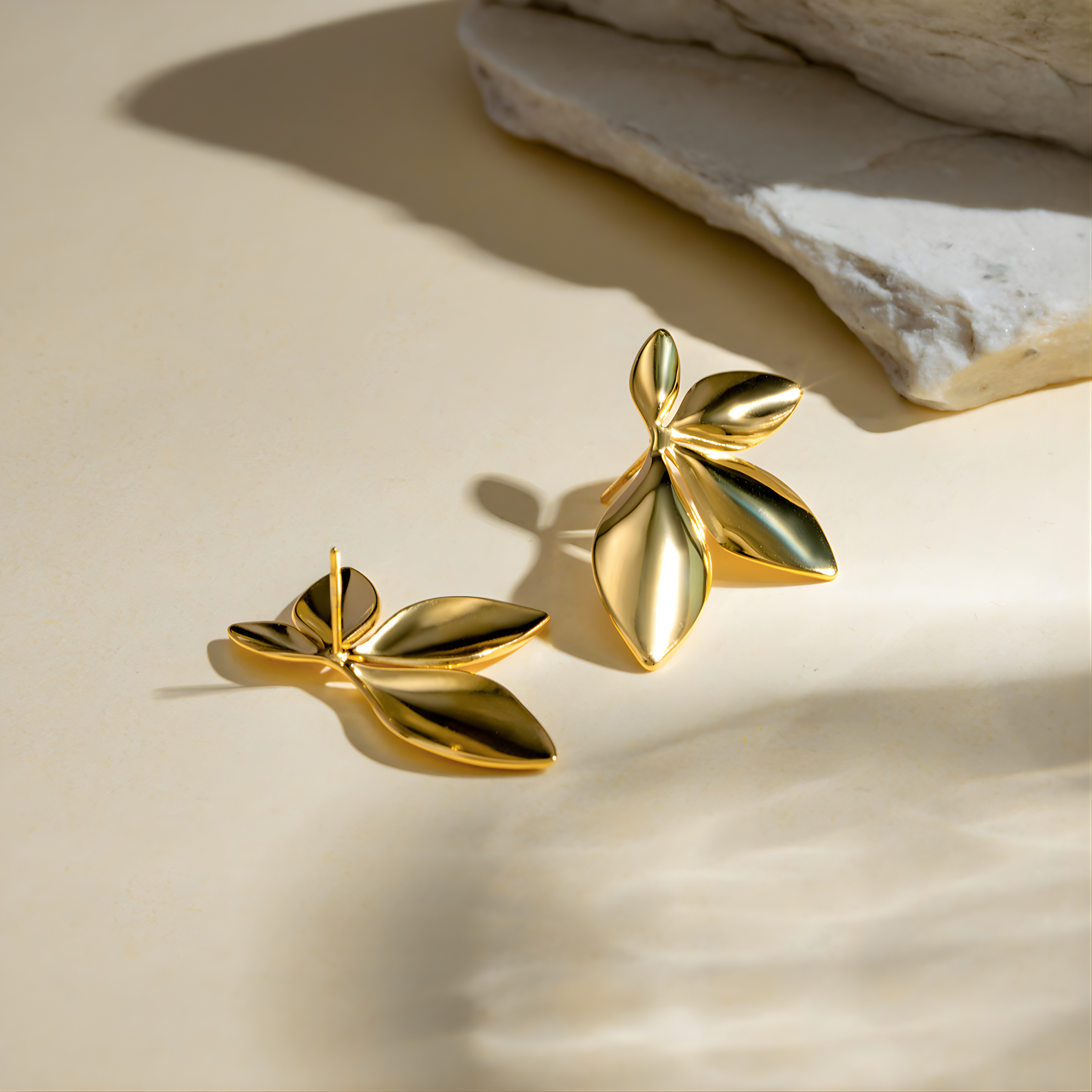1 Pair Bold Leaf Earrings - 18K Gold Plated