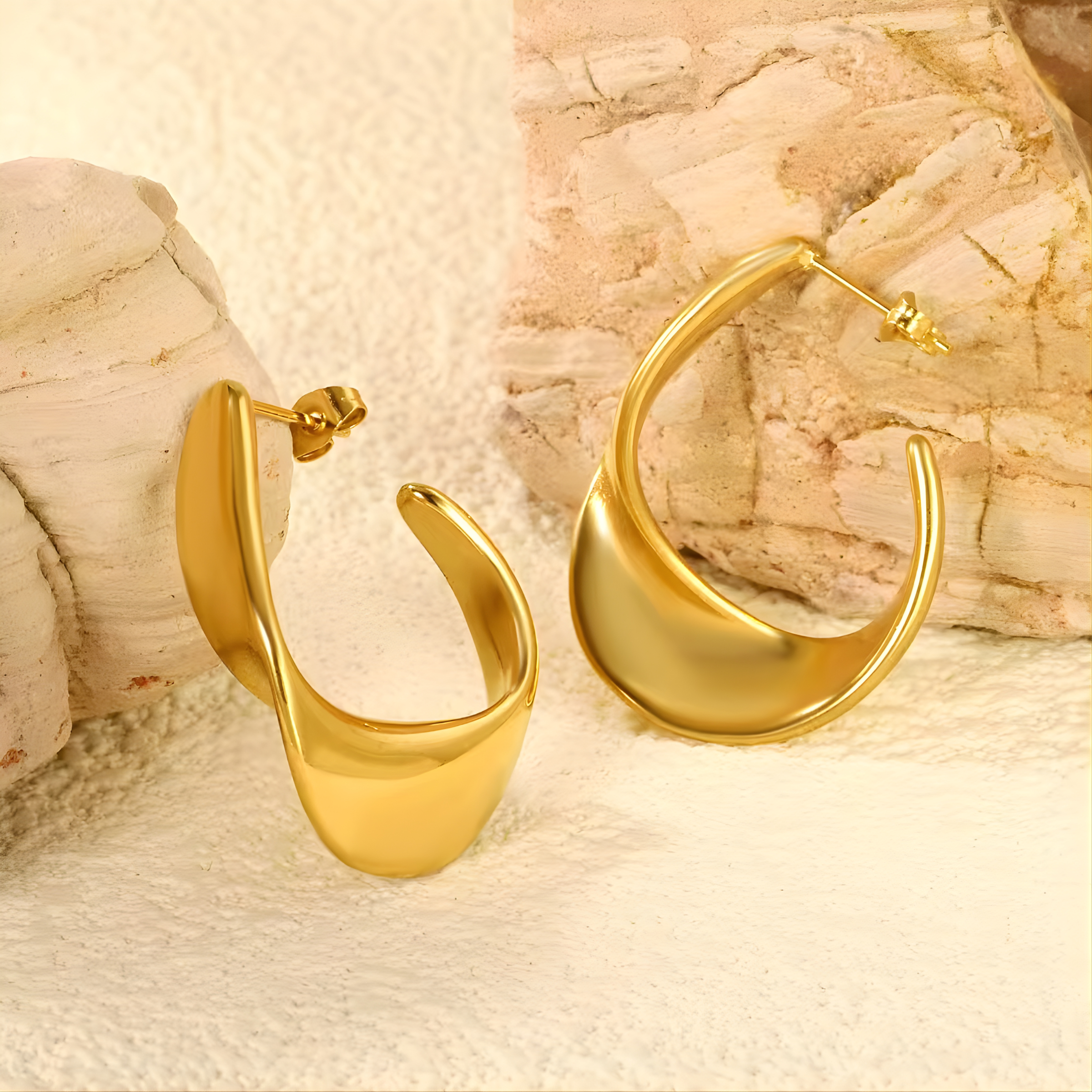 1 Pair Vintage Style C Shape Earrings - 18K Gold Plated