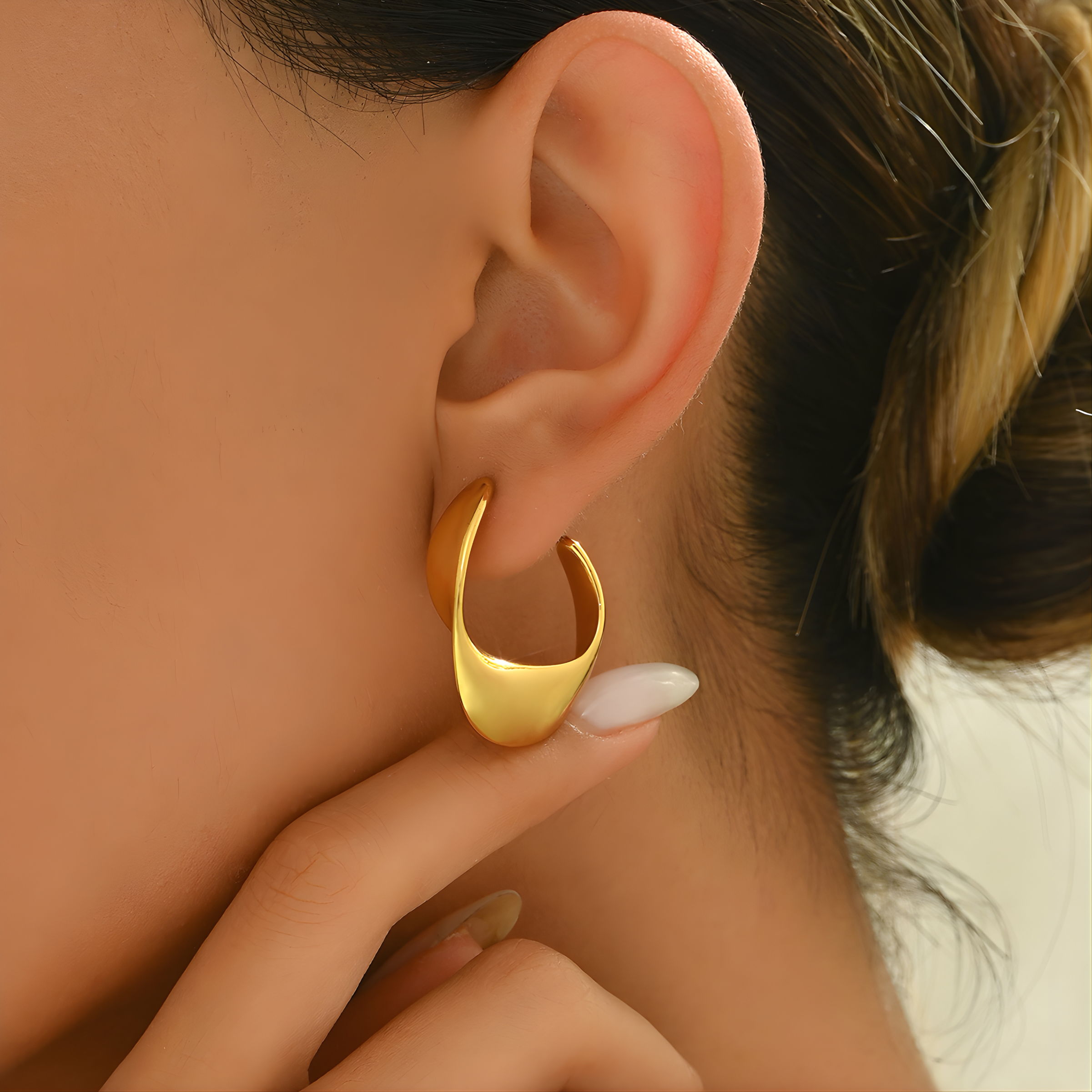 1 Pair Vintage Style C Shape Earrings - 18K Gold Plated