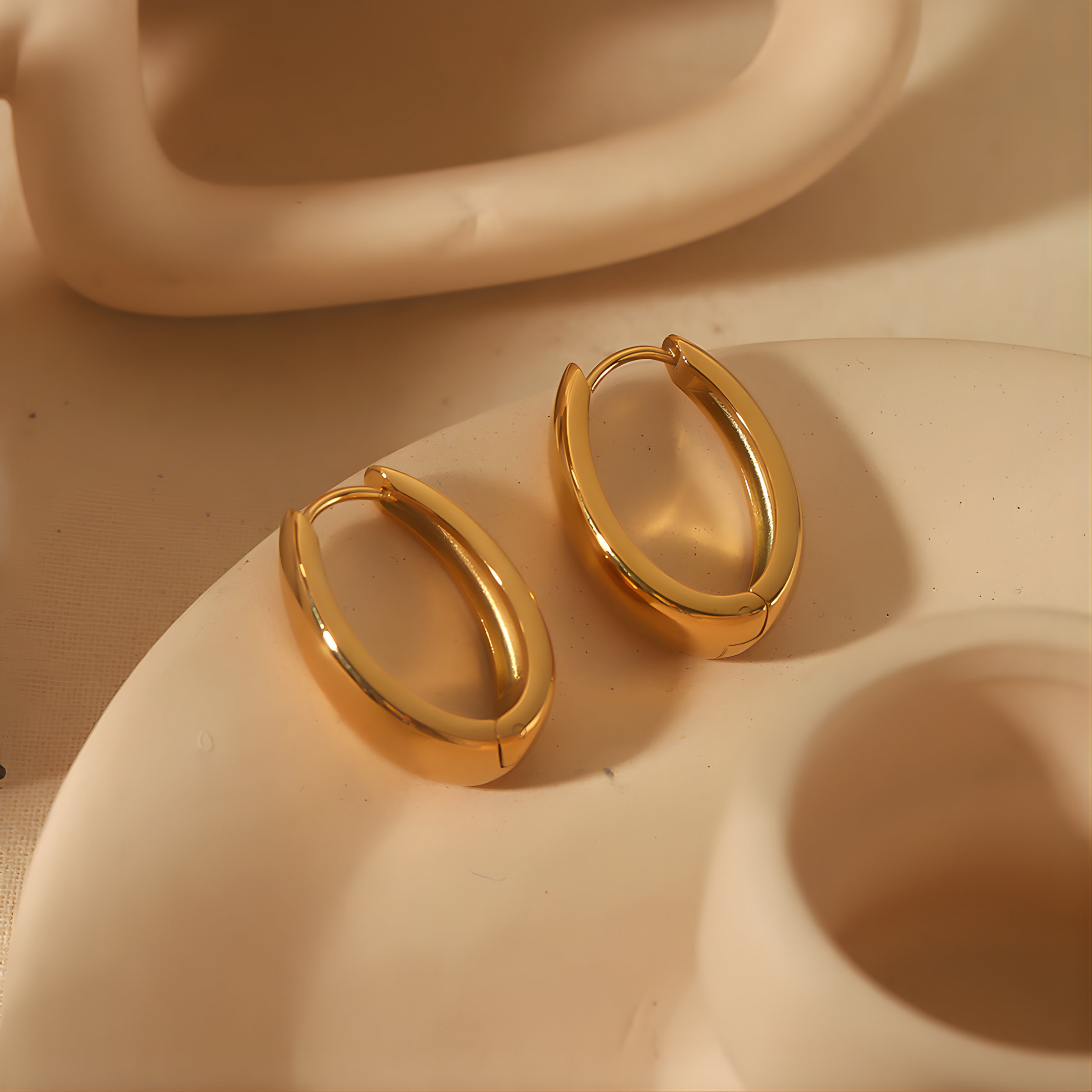 1 Pair Elegant Oval Earrings - 18K Gold Plated