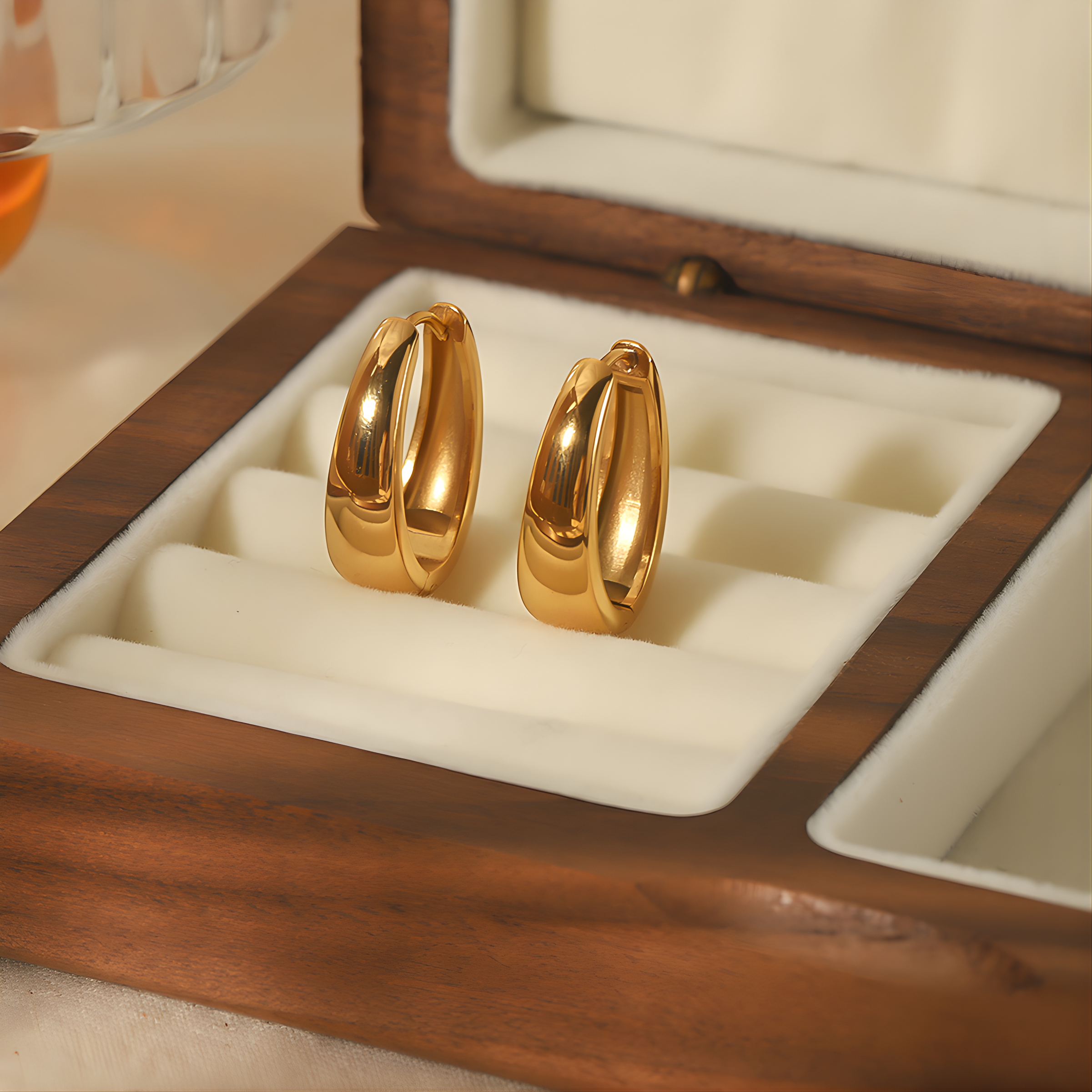 1 Pair Elegant Oval Earrings - 18K Gold Plated