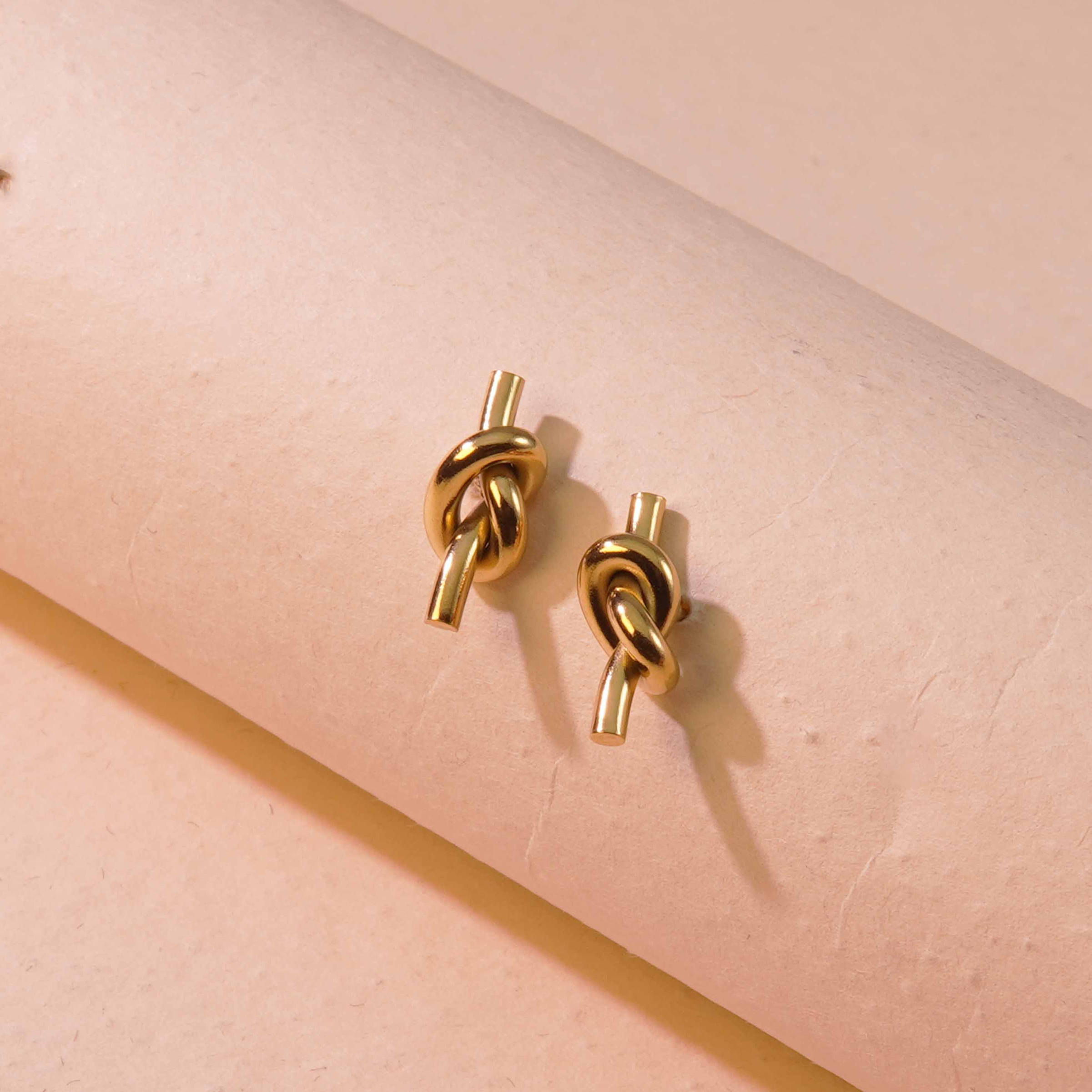 1 Piece Knot Charm, Cable Chain + 2 Piece Knot Earrings - 18K Gold