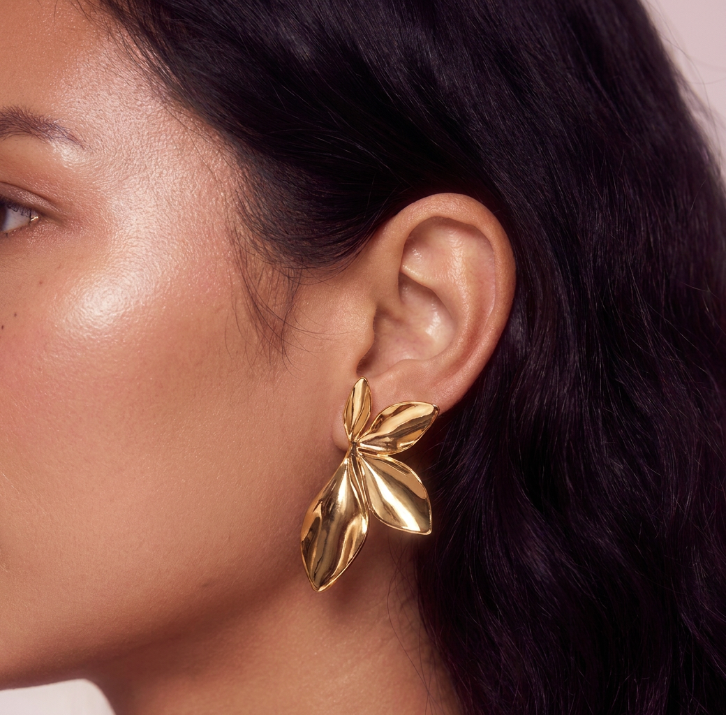 1 Pair Bold Leaf Earrings - 18K Gold Plated
